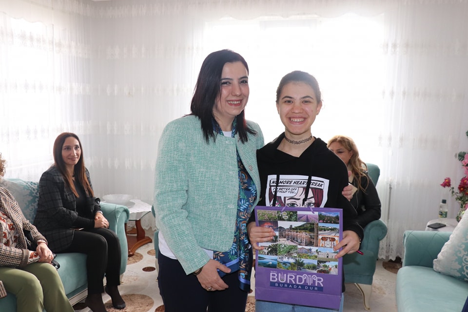 HANIMEFENDİ ÖKSÜZ, KORUYUCU AİLE ZİYARETİNDE BULUNDU