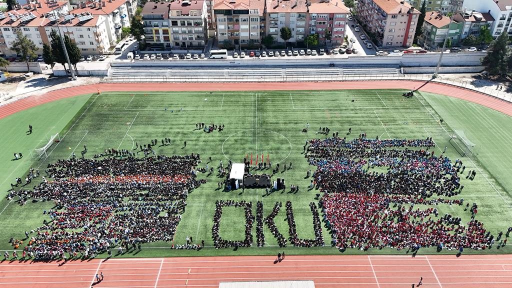 BURDUR’DA KİTAPLA BULUŞAN BAYRAM: ÇOCUK EDEBİYATI ŞENLİĞİ COŞKUYLA BAŞLADI
