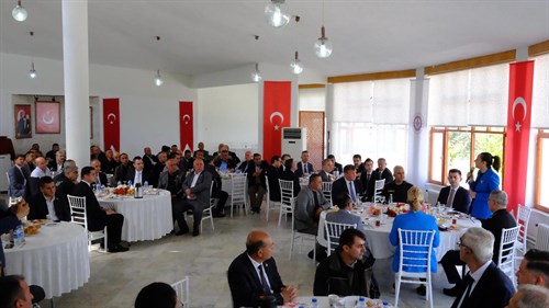 VALİ TÜLAY BAYDAR BİLGİHAN BAŞKANLIĞINDA MUHTARLAR TOPLANTISI GERÇEKLEŞTİRİLDİ