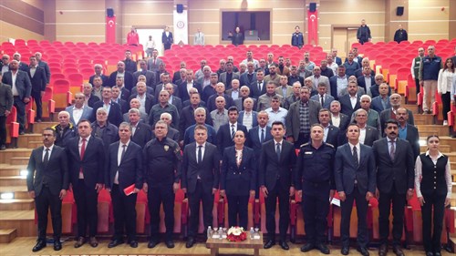 VALİ TÜLAY BAYDAR BİLGİHAN'IN BAŞKANLIĞINDA MUHTARLAR TOPLANTISI GERÇEKLEŞTİRİLDİ
